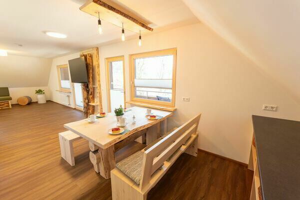K�che und Essbereich der Ferienwohnung Baumkrone***** des Oberh�fenhof im Jostal im Schwarzwald