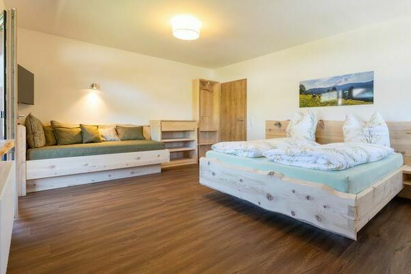 Doppelzimmer der Ferienwohnung Baumkrone***** auf dem Oberh�fenhof im Schwarzwald